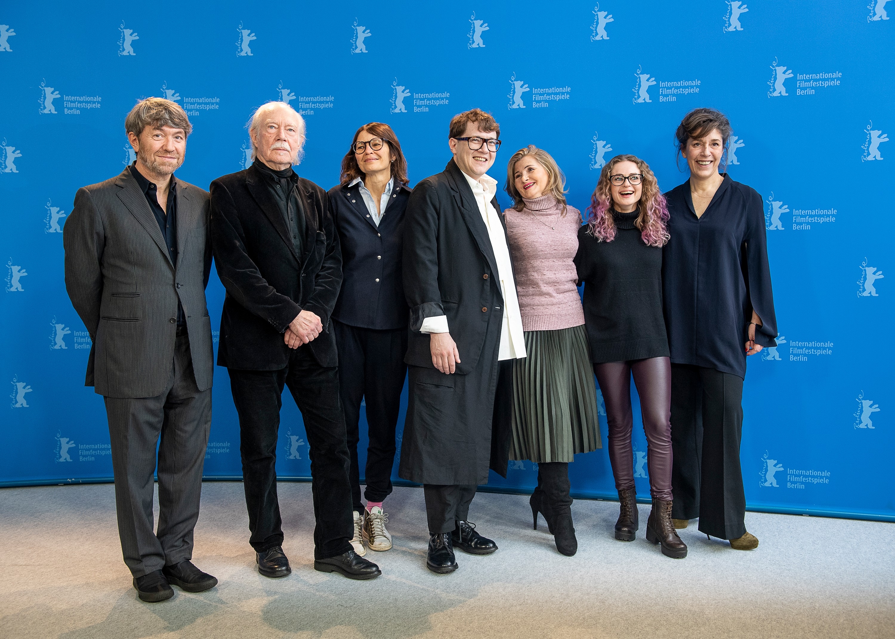 Команда фильма «ДАУ. Наташа» на фотоколле перед пресс-конференцией Берлинале