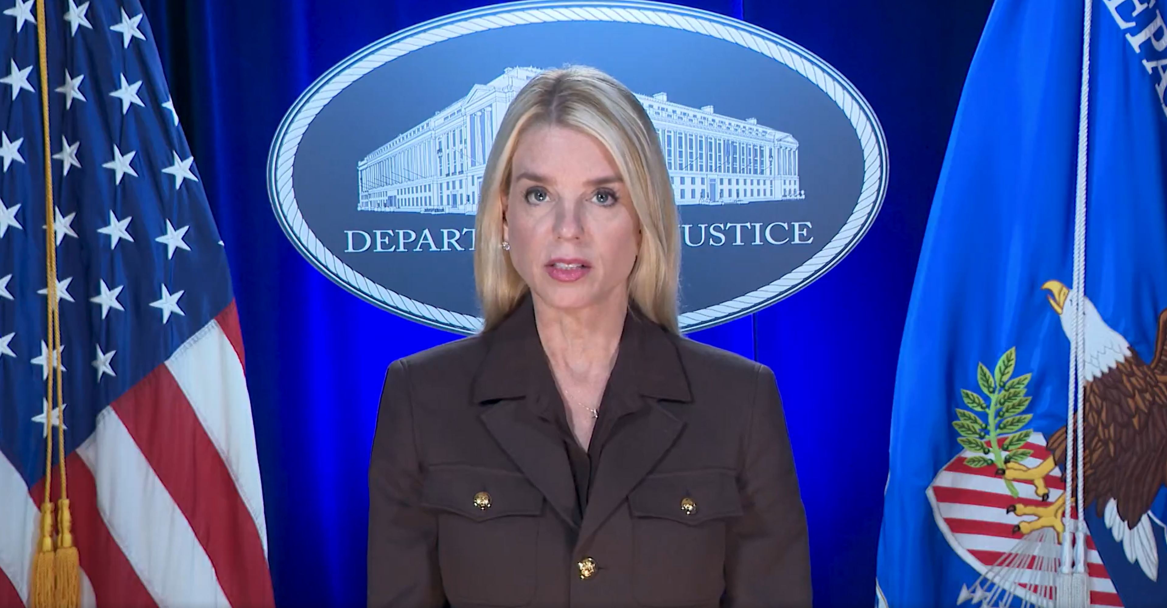 Памела Джо Бонди — американский адвокат, лоббист и политик. Член Республиканской партии, генеральный прокурор США.