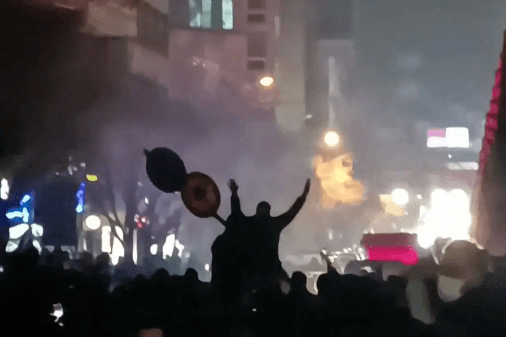 Фото: протестующие в Тегеране, 08.01.2026 / UGS / Agence France-Presse — Getty Images