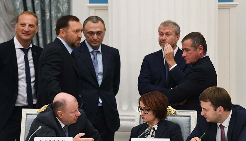 Кремль звонит уехавшим из России олигархам и призывает вернуться — Financial Times