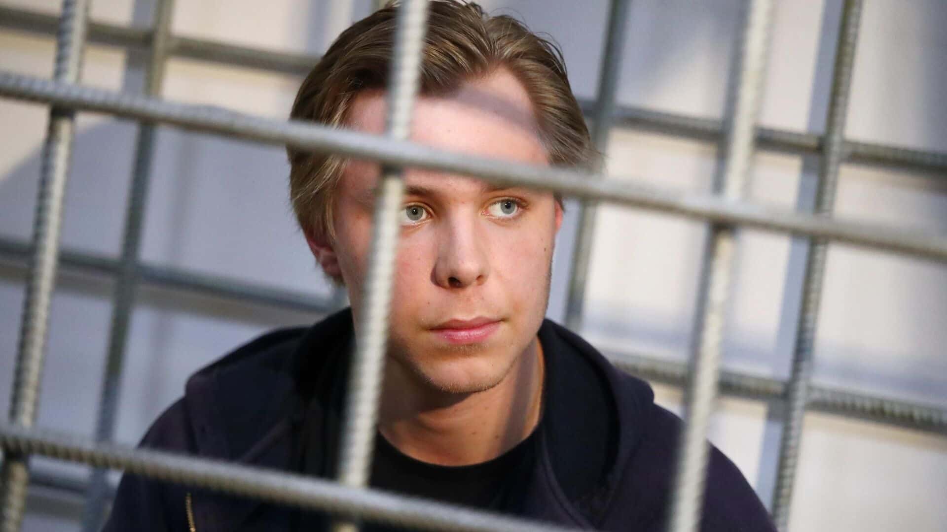 Никиту Журавеля, обвиняемого в поджоге Корана, доставили в Чечню. Местные жители вышли на митинг рядом с СИЗО