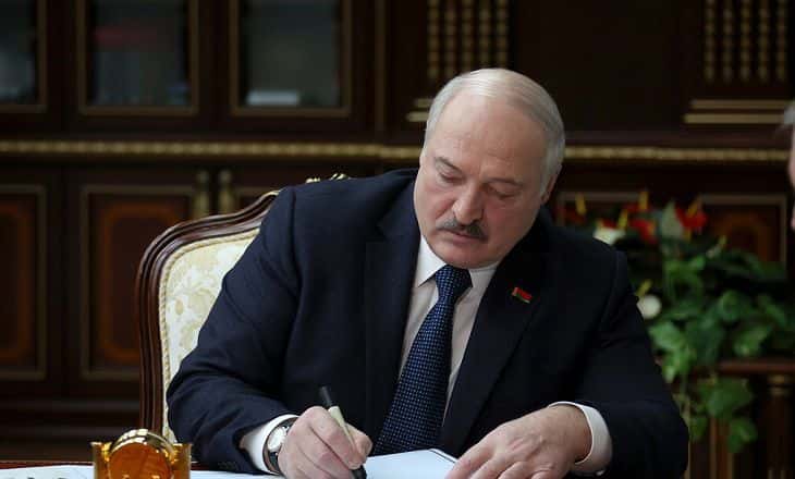 Александр Лукашенко подписал закон, позволяющий запрещать деятельность иностранных СМИ на территории Беларуси