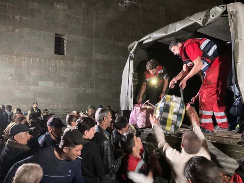 Баку призывает жителей Нагорного Карабаха стать частью азербайджанского общества. Почти половина жителей уже эвакуировались