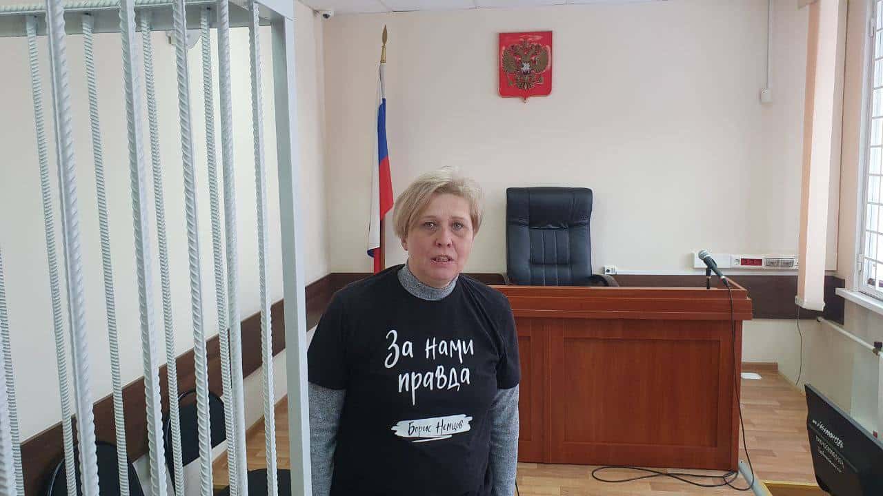 Кировскую активистку Светлану Марину приговорили к 1,5 года принудительных работ. Она назвала «военкора» Владлена Татарского убийцей