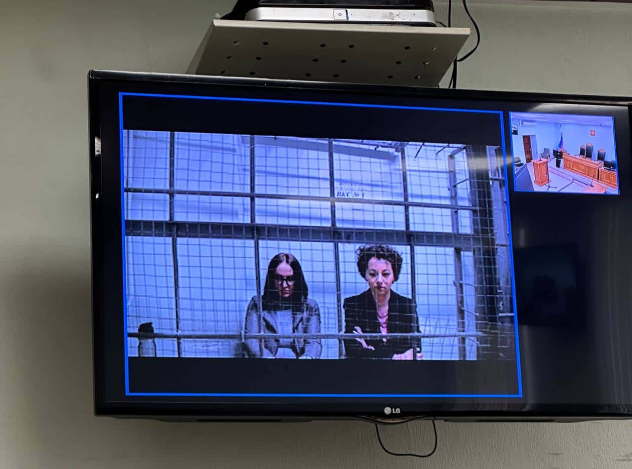 Военный суд до октября продлил арест Жени Беркович и Светланы Петрийчук. Обе находятся под арестом уже год