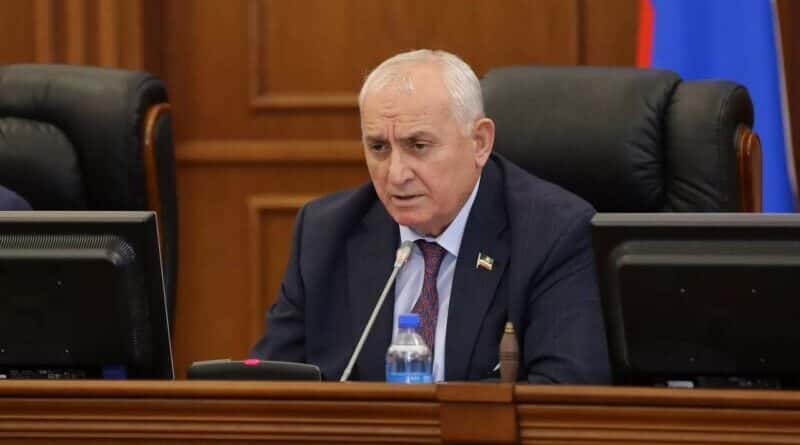 Новым председателем парламента Чечни стал Шаид Жамалдаев. Рамзан Кадыров назвал его соратником своего отца
