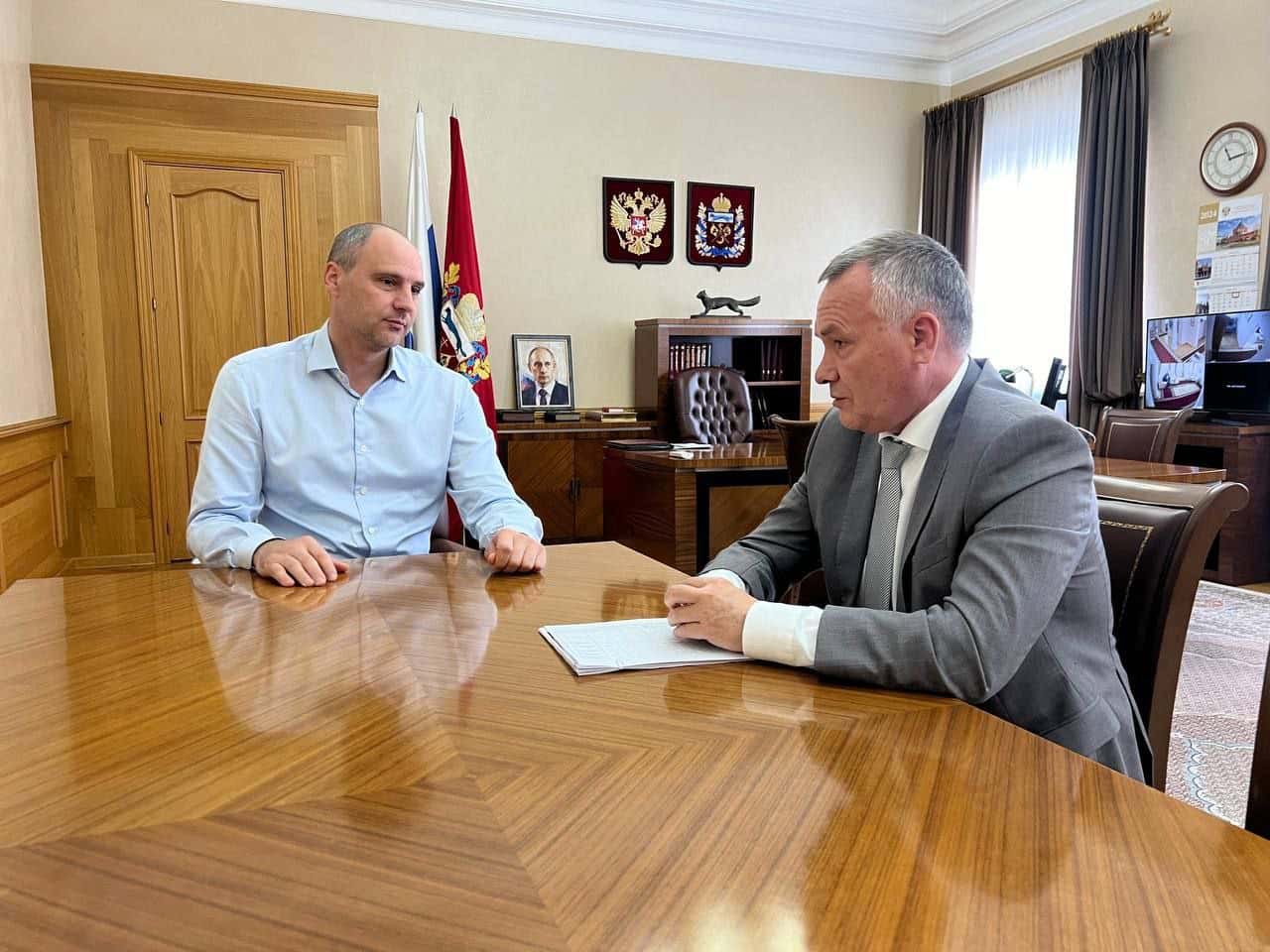 Мэр пострадавшего от паводка Орска «в чистых штанах и с сыном в Дубае» ушел в отставку. Ранее он не хотел увольняться