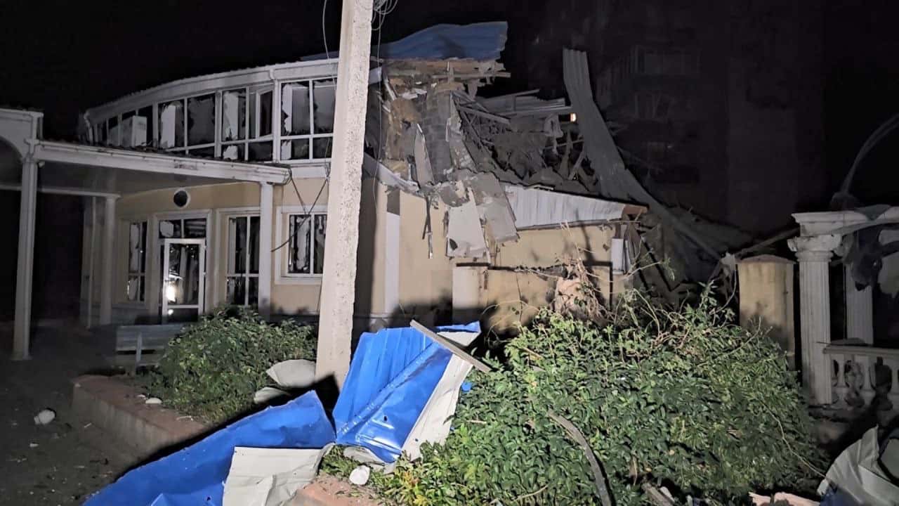 Российская ракета попала в гостиницу в Краматорске, пострадали четверо журналистов Reuters, один пропал без вести