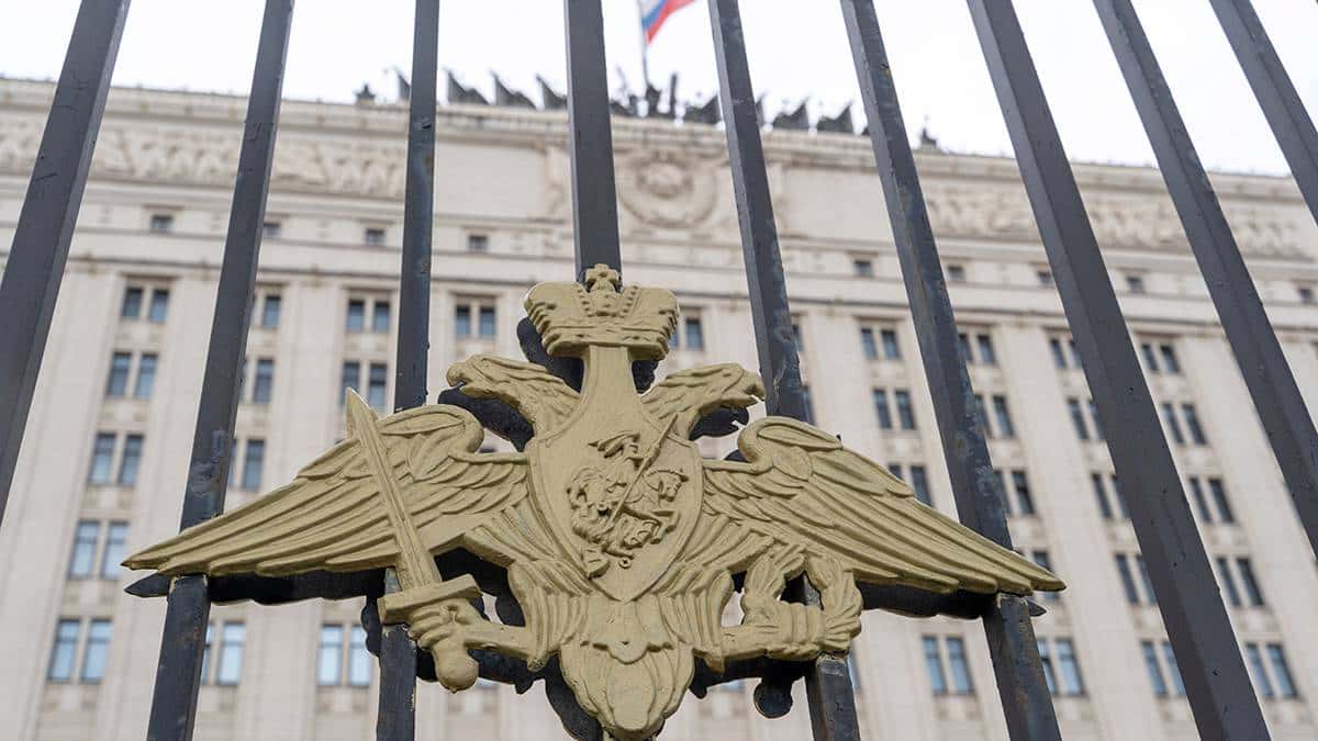 Следственный комитет РФ предъявил обвинение в мошенничестве при исполнении госзаказа троим подрядчикам Минобороны