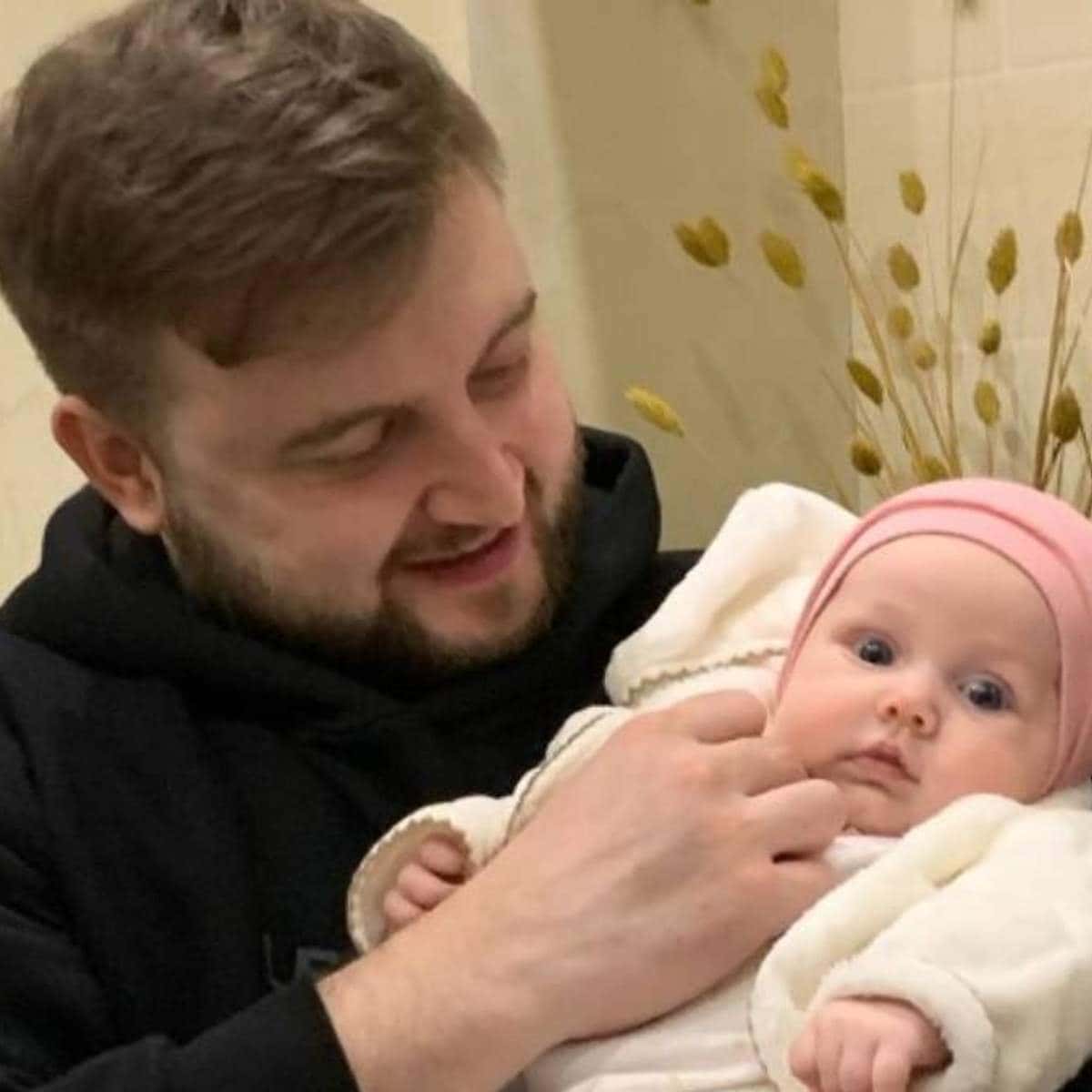 «Мой мир умер. Он был убит российской ракетой». Отец трехмесячной Киры, погибшей при обстреле Одессы, рассказал Би-Би-Си о потере близких