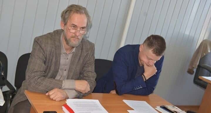 «До какого маразма мы дожили». В Новосибирской области прямо на заседании мобилизовали 50-летнего оппозиционного экс-депутата. Видео