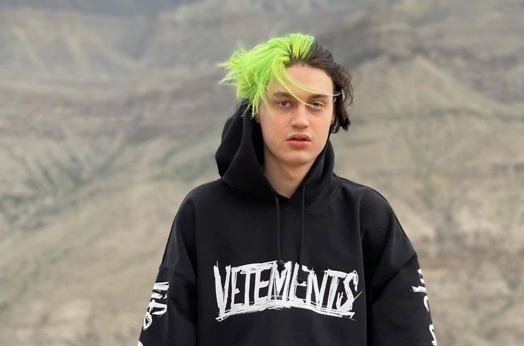 Блогер Некоглай рассказал, как силовики заставляли его сесть на бутылку