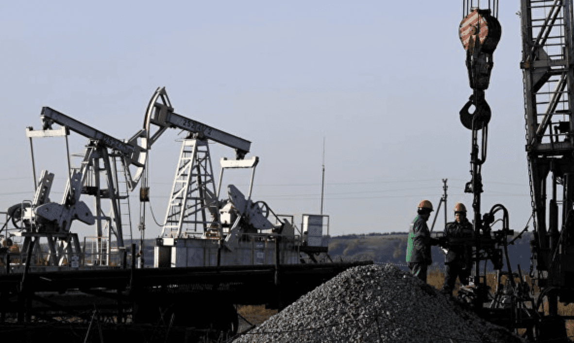 Индийская компания отказалась раскрыть цену на российскую нефть и осталась без сырья из-за санкций — Bloomberg