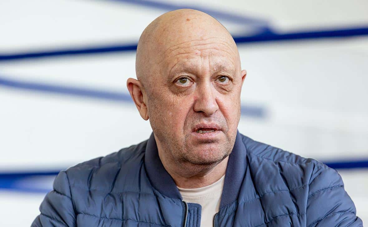 В телах, найденных после падения самолета с Пригожиным и Уткиным, обнаружены элементы ручных гранат, заявил Путин