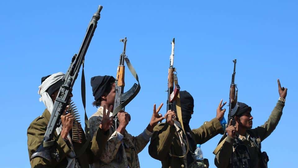 В Пентагоне рассматривают возможность нанесения ударов по йеменским хуситам, препятствующим судоходству в Красном море — Semafor