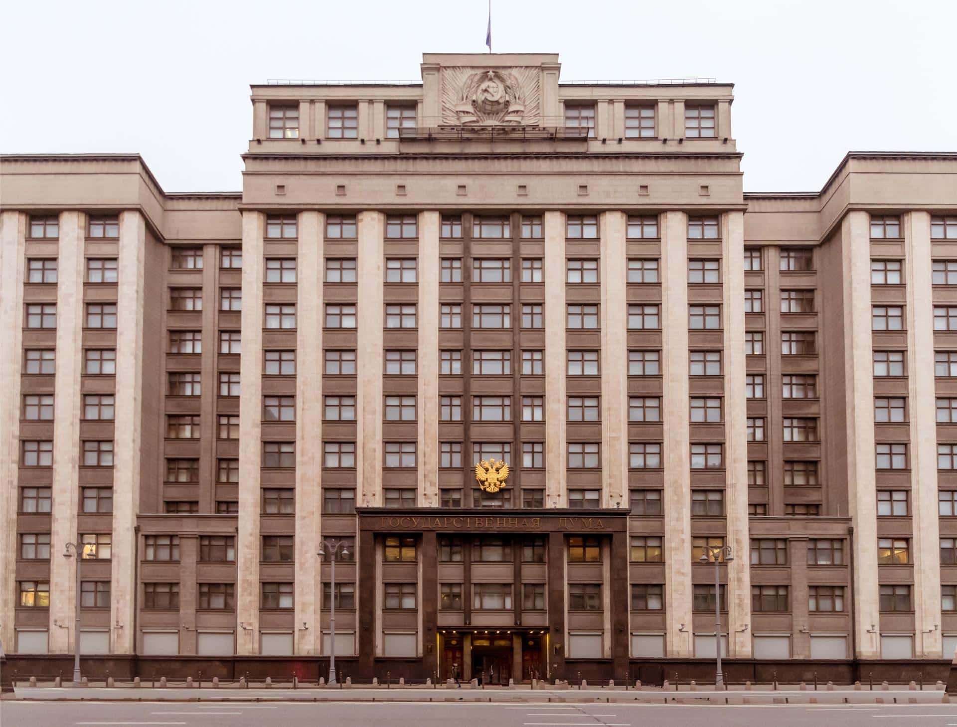 Госдума закрепляет в УК механизм освобождения от наказания для тех, кто заключит контракт о военной службе