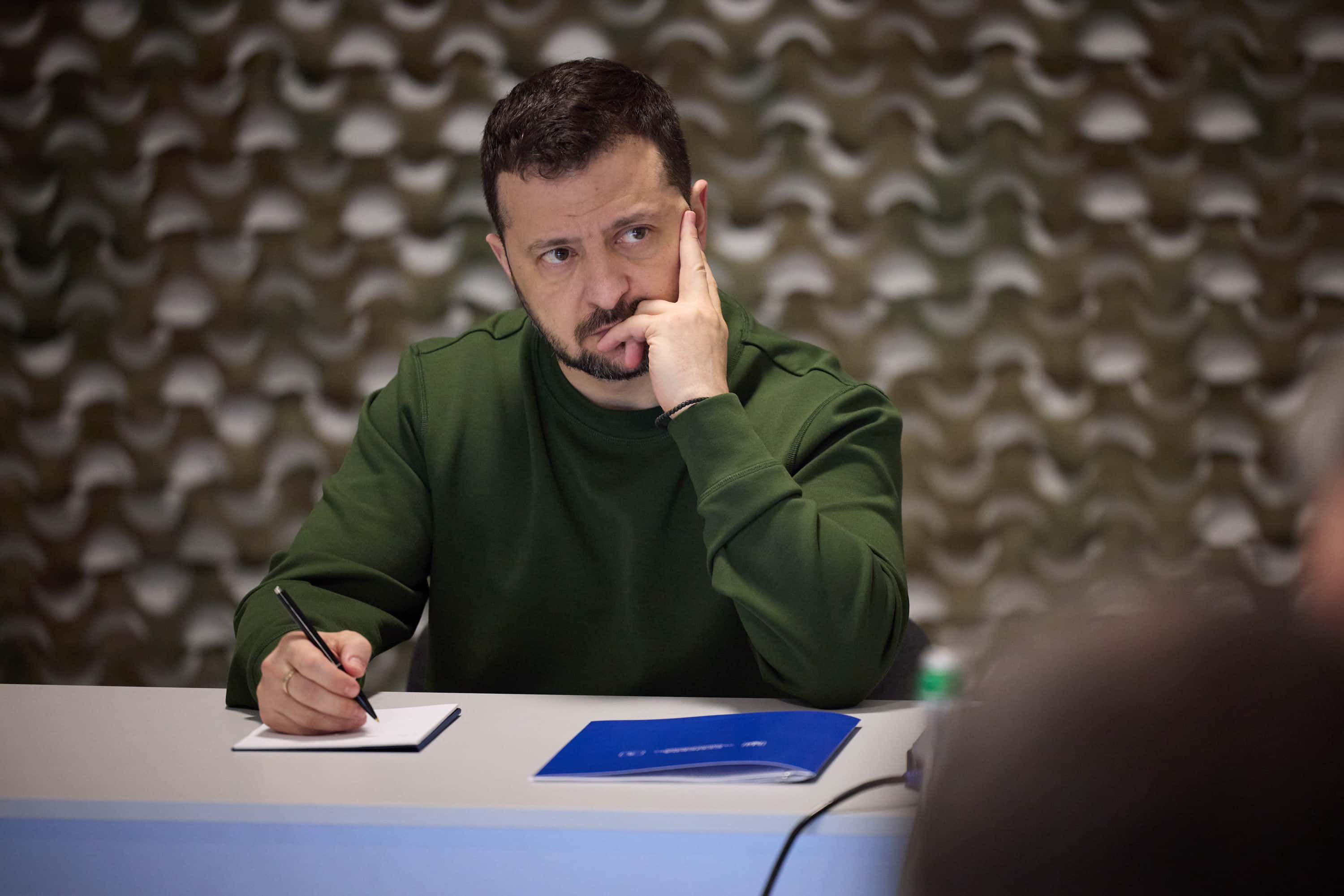  Зеленский: Украина планирует бить ракетами ATACMS по военным аэродромам в Крыму