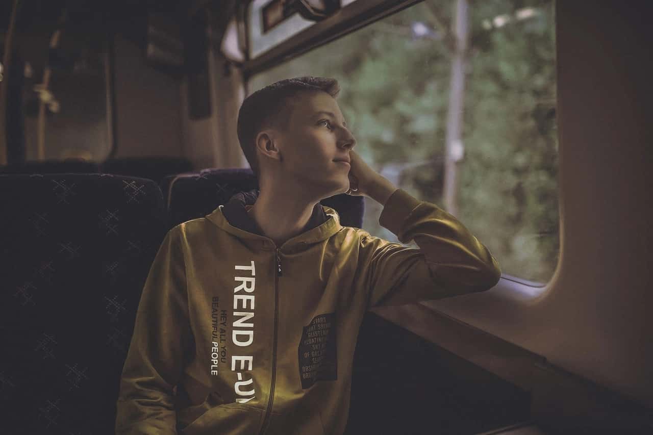 Суд приговорил к 14 годам строгого режима 20‑летнего карельского активиста по делу о госизмене из‑за диверсии на железной дороге