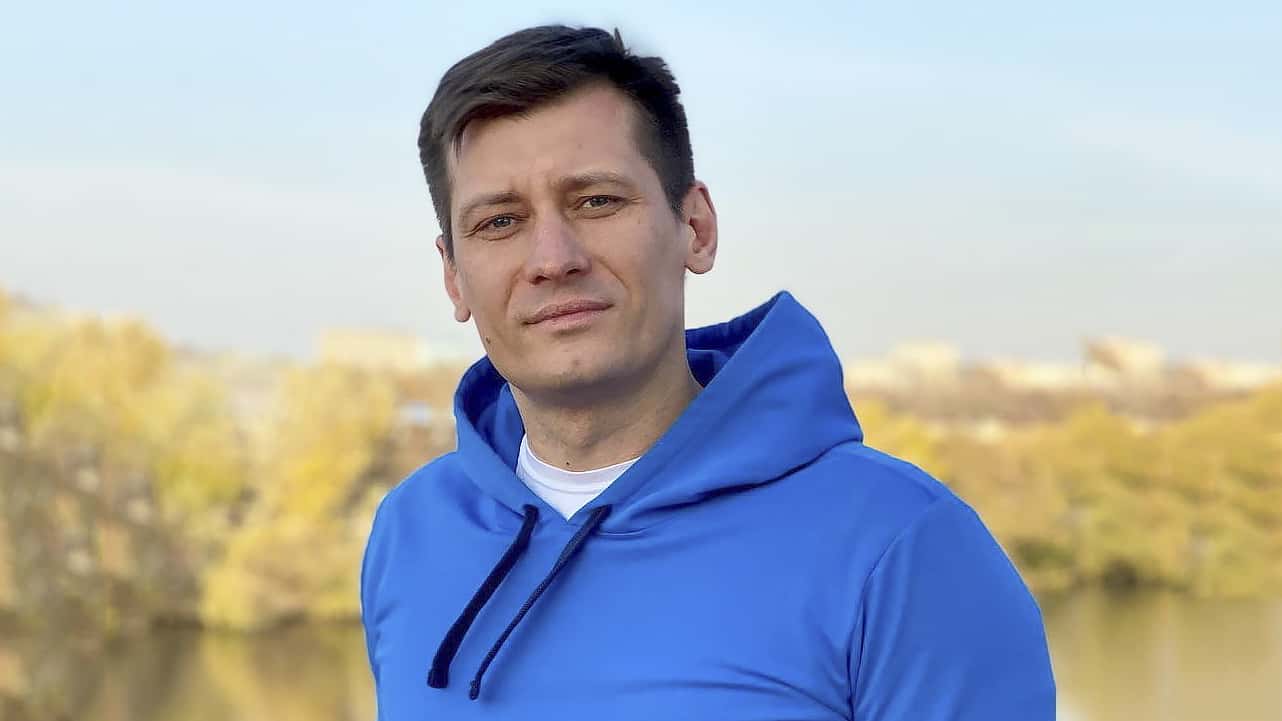 Дмитрия Гудкова заочно приговорили к 8 годам колонии по делу о «фейках» об армии