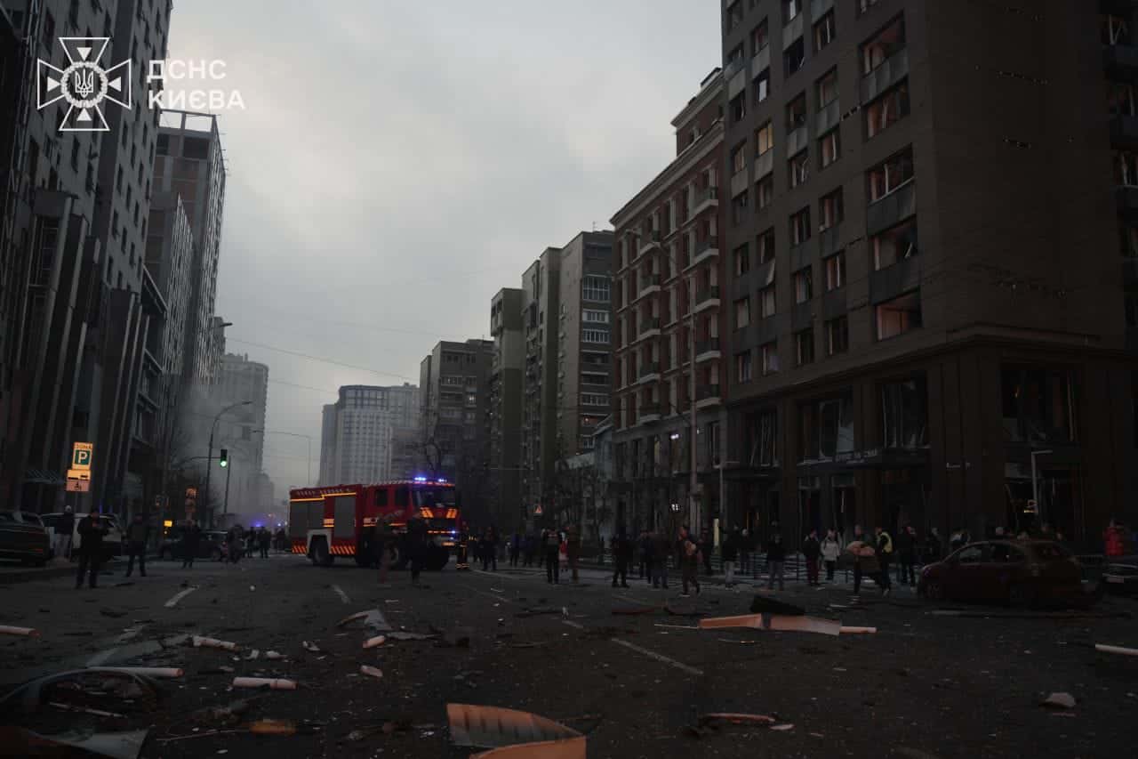 Россия атаковала Киев ракетами «Искандер»/KN-23. Пострадало не менее семи человек