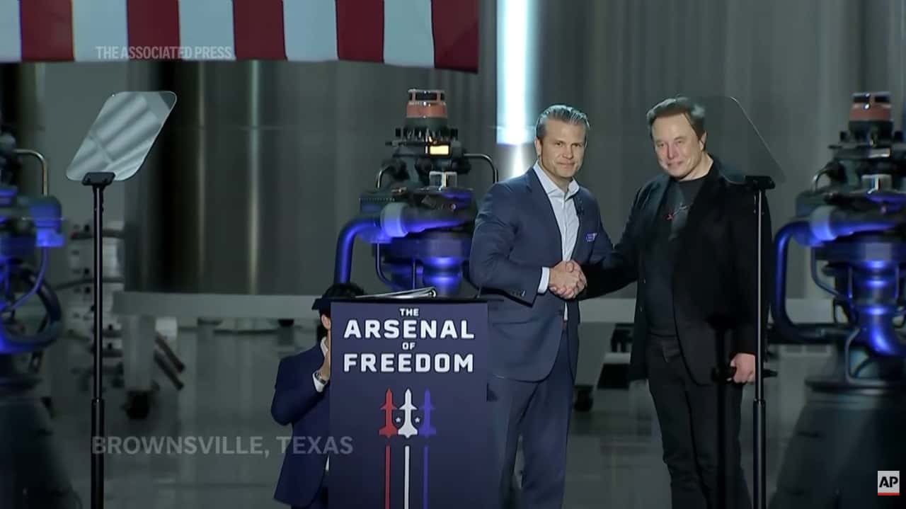 Чат-бот Grok интегрируют в информационные системы Пентагона