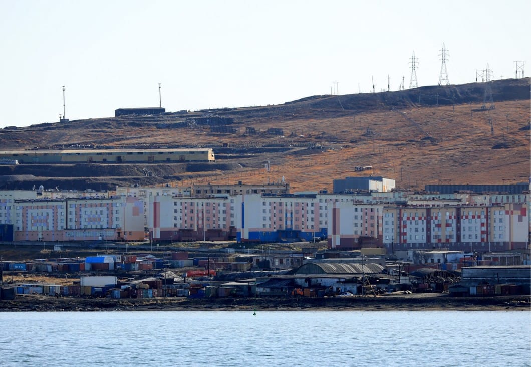 Чукотские школьники вышли на акцию протеста против строительства порта, который будет отгружать в Китай медь, добытую Абрамовичем