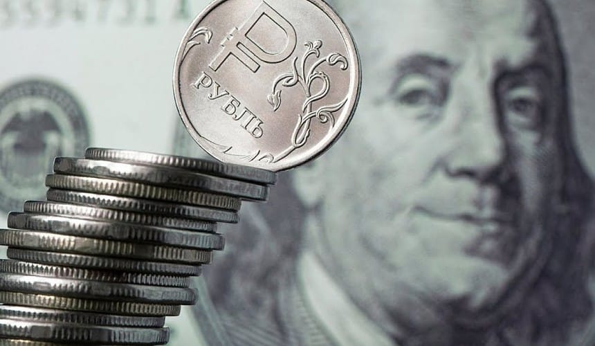 «Нынешний курс рубля отражает геополитические предпочтения Кремля, а не рыночное соотношение сил» — экономист Ярослав Романчук