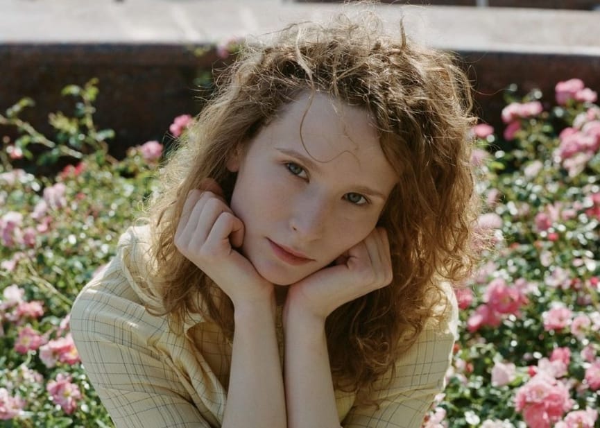 На певицу Монеточку составили протокол из-за отсутствия маркировки «иноагента»