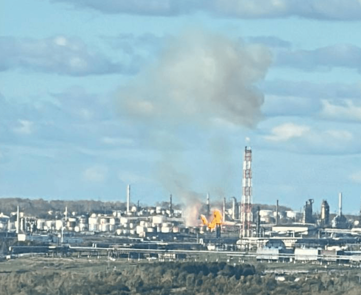 По НПЗ в Уфе ударил беспилотник. Это самый удаленный от Украины атакованный объект ТЭК со значительным ущербом