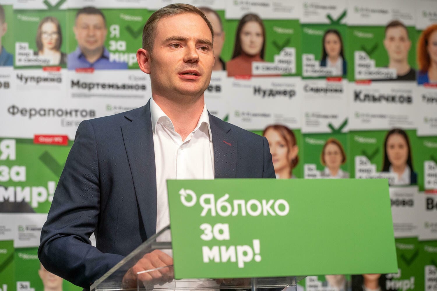 В Москве за «фейки против армии» задержали зампреда партии «Яблоко» Максима Круглова