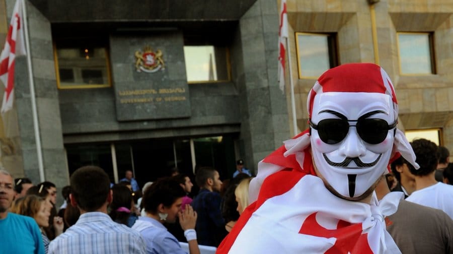 Революция угроз. Как выборы в Грузии обернулись волной черного пиара и подкупа избирателей