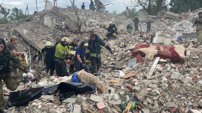 Число погибших после российских обстрелов в Часовом Яру возросло до 43 человек — ГСЧС