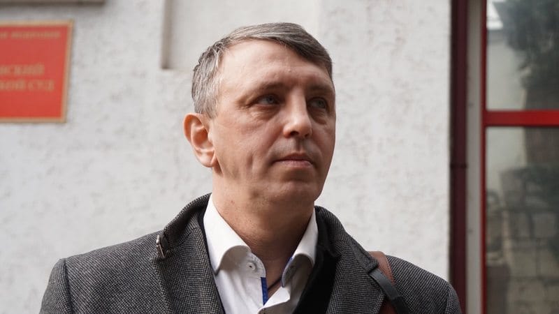 Адвоката Алексея Ладина, защищавшего украинских пленных и политзаключенных, арестовали в Крыму на 14 суток 