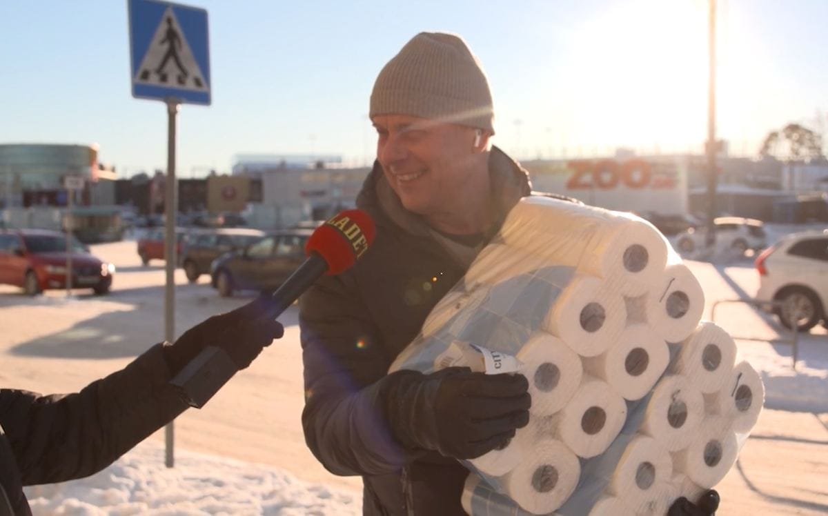 Жители Швеции закупают туалетную бумагу, радио и газовые горелки после того, как главнокомандующий призвал готовиться к войне