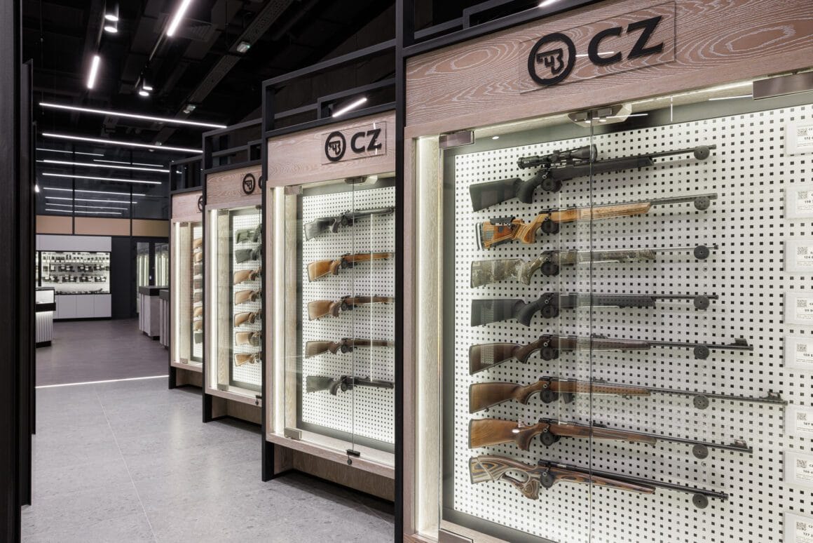 Российская компания «Альянс» за год ввезла 2 тысячи чешских ружей в обход санкций. Часть импорта идет через Турцию — издание Investigace.cz