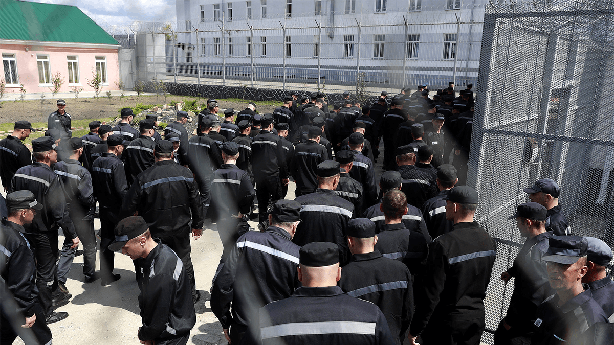 Осужденных в России мигрантов из Таджикистана и Узбекистана заставляют отказываться от гражданства и ехать на фронт — «Настоящее время»