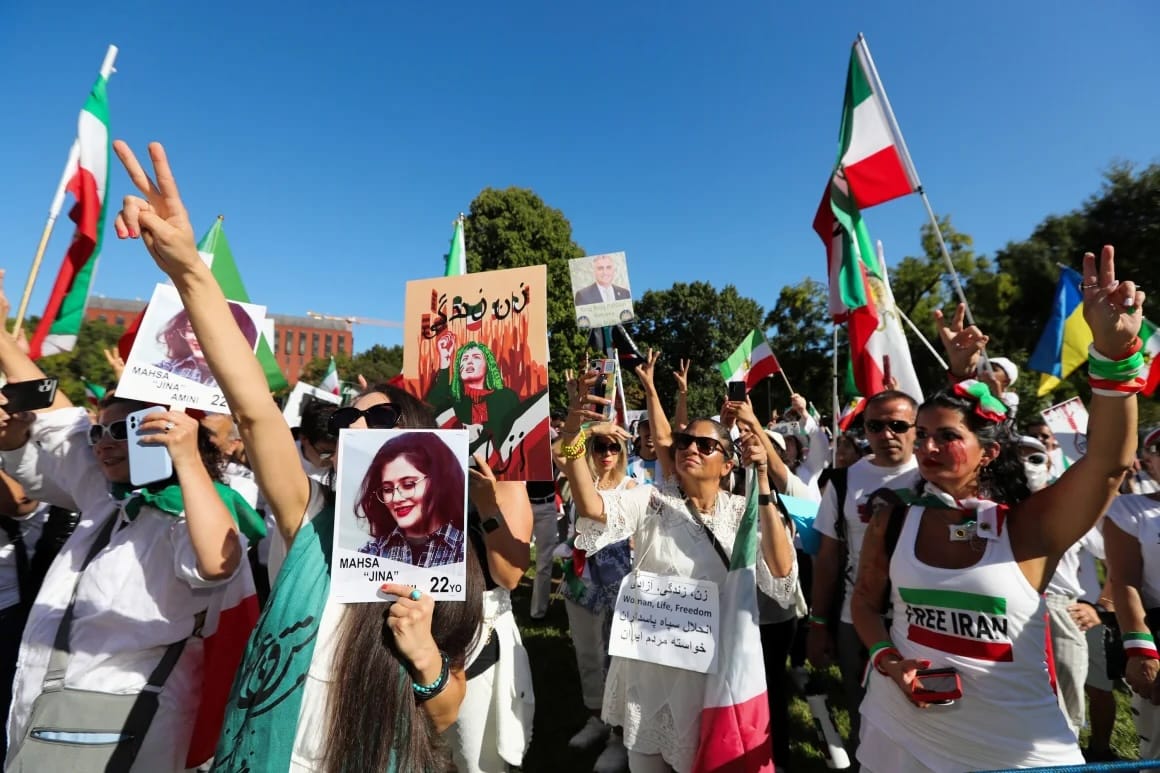 Курды, принц и «волки». Как устроена иранская оппозиция и почему режим ждет не революция, а коллапс