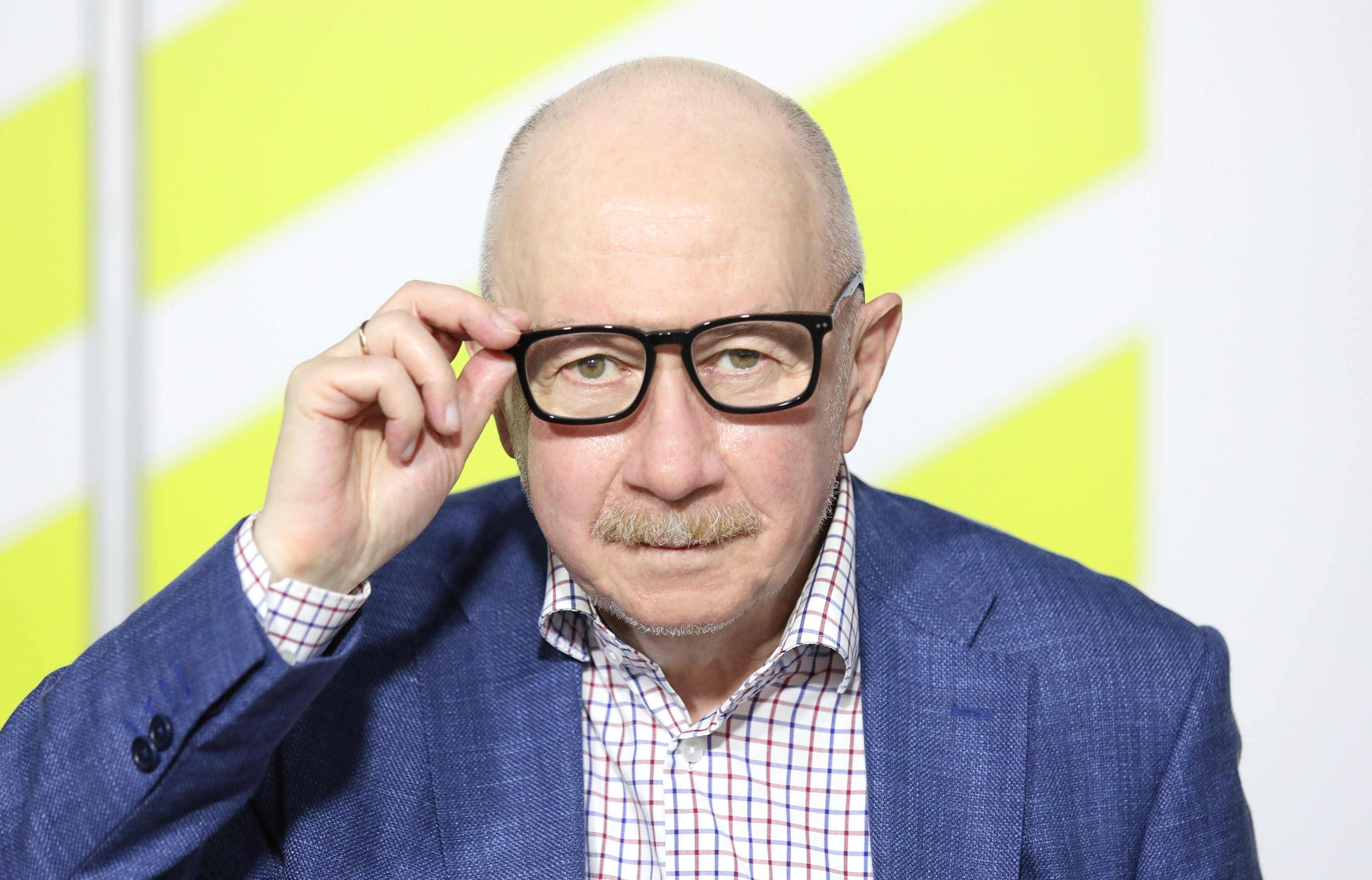 ИИ издательства «Эксмо» нашел наркотики в фамилии писателя Дениса Драгунского. Ранее его книги снимали с продажи