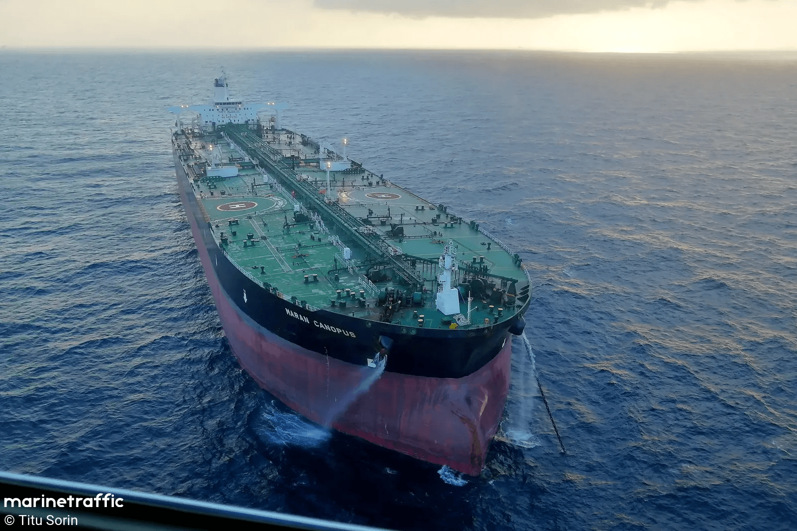 «Вы дали мне разрешение на проход. Сейчас вы ведете огонь!» Опубликовано радиосообщение индийского супертанкера, обстрелянного Ираном