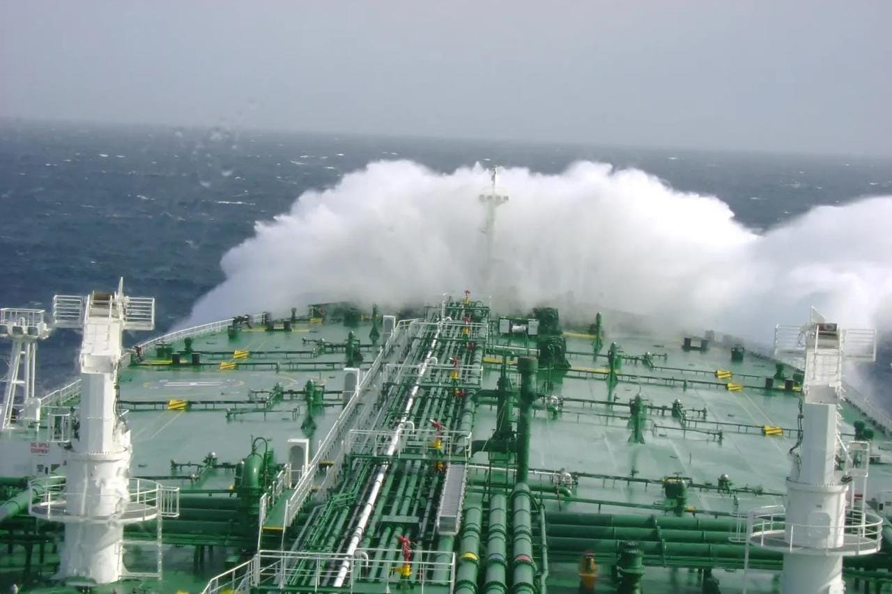 США перехватили еще четыре судна: всего под контролем оказались уже шесть танкеров