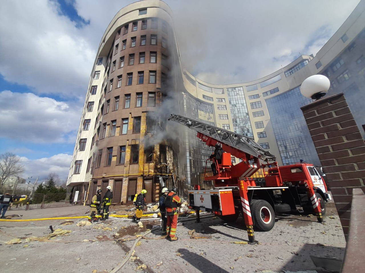 Последствия российского налета на Харьков в ночь на 3 апреля 2026 года