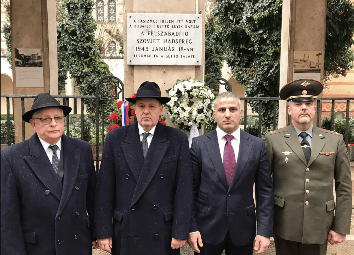 Полковник Олег Смирнов (крайний справа)