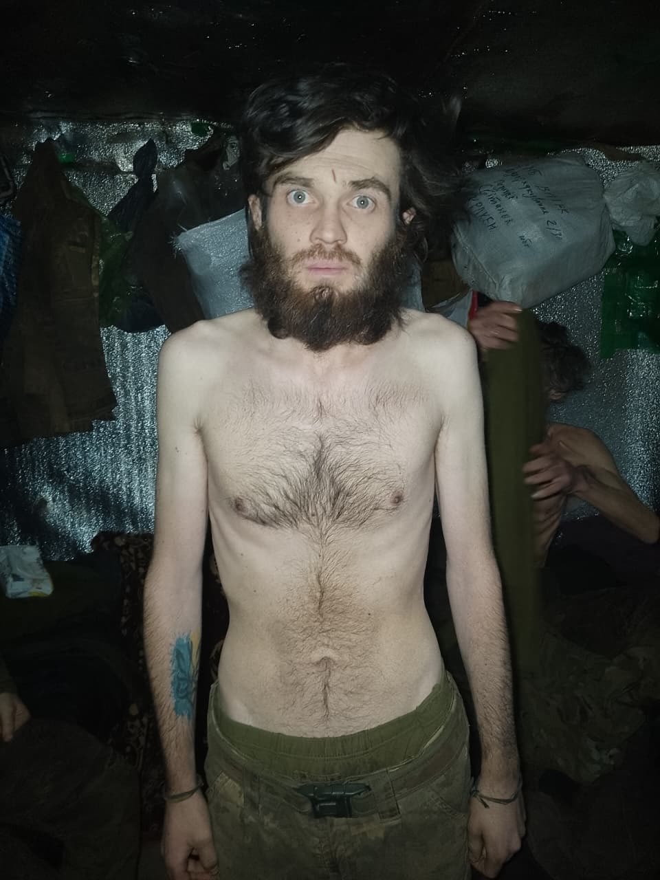 Один из бойцов украинской 14-й ОМБр на передовой позиции в районе Купянска-Узлового