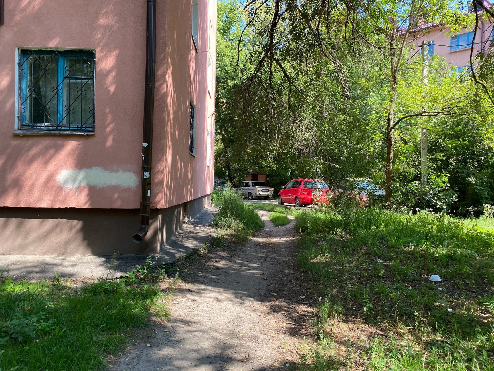 A painter-over shelter sign in Zheleznodorozhny District