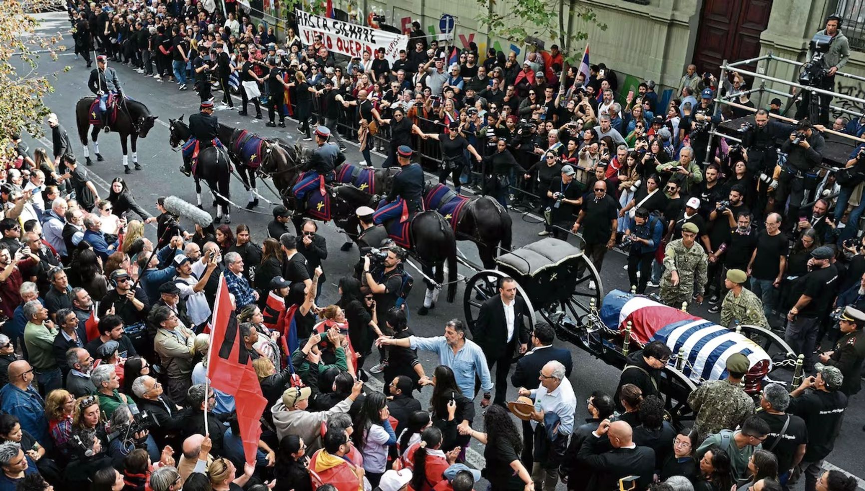 2025 год. Похороны Хосе Мухики