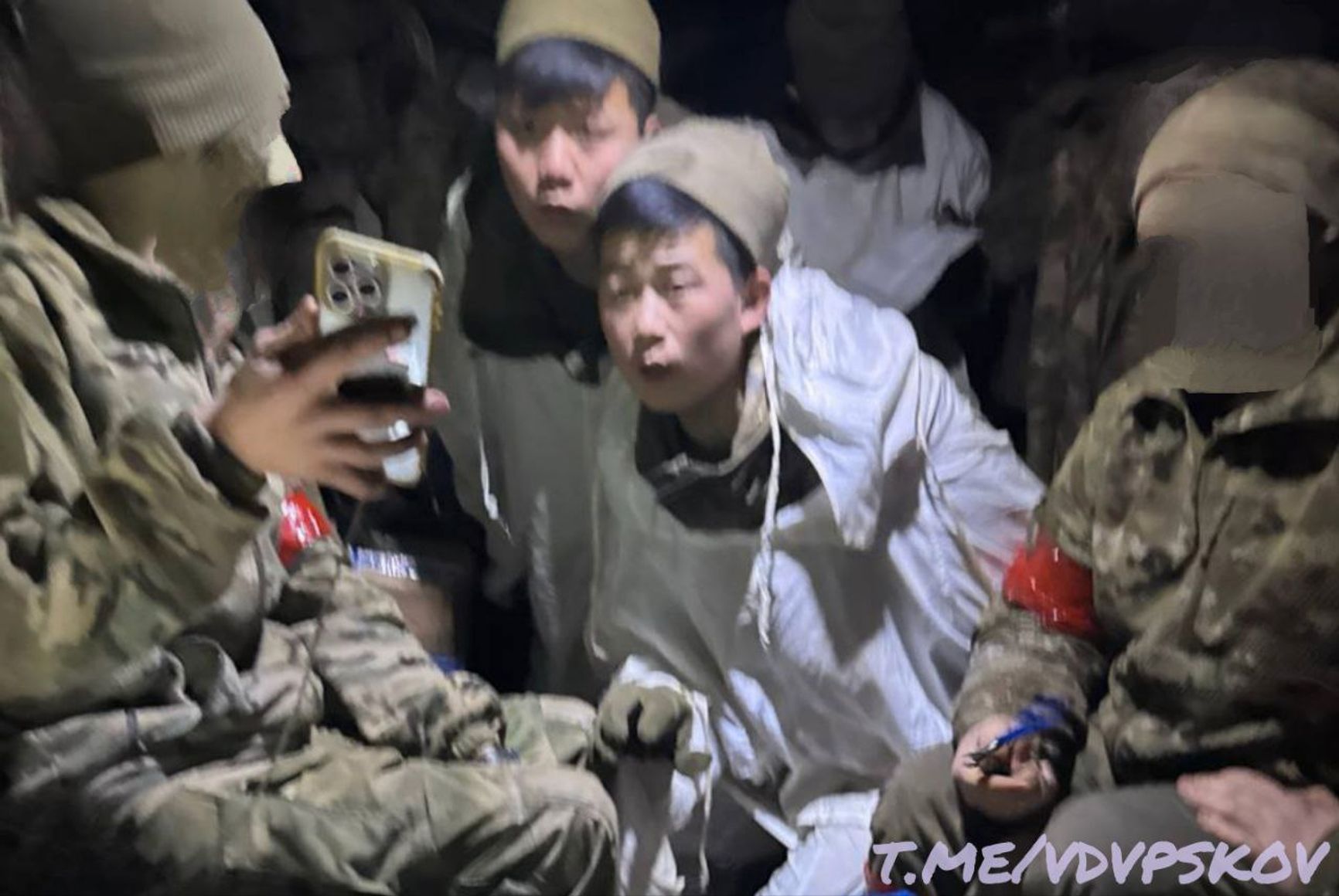 Российские военные и северокорейские бойцы на курском направлении