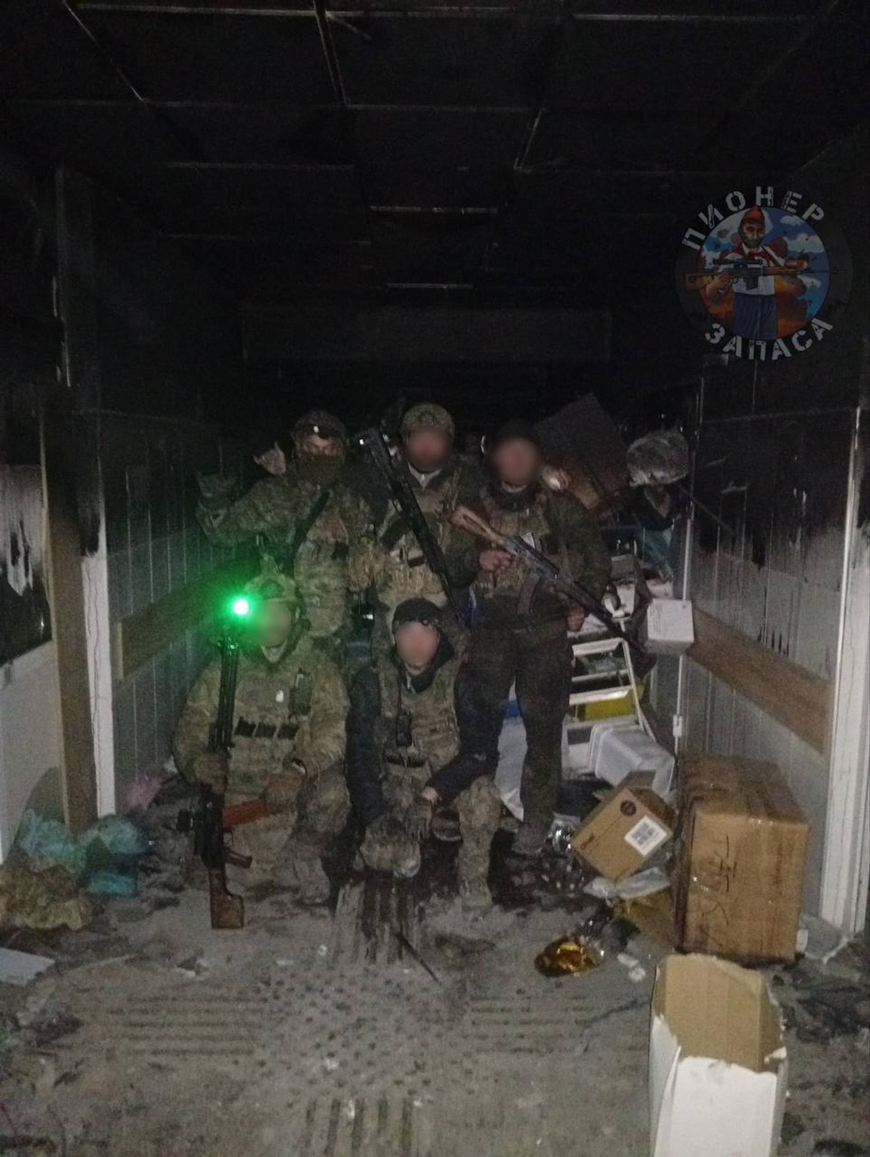 Окруженные в здании городской больницы в центре Купянска российские военные