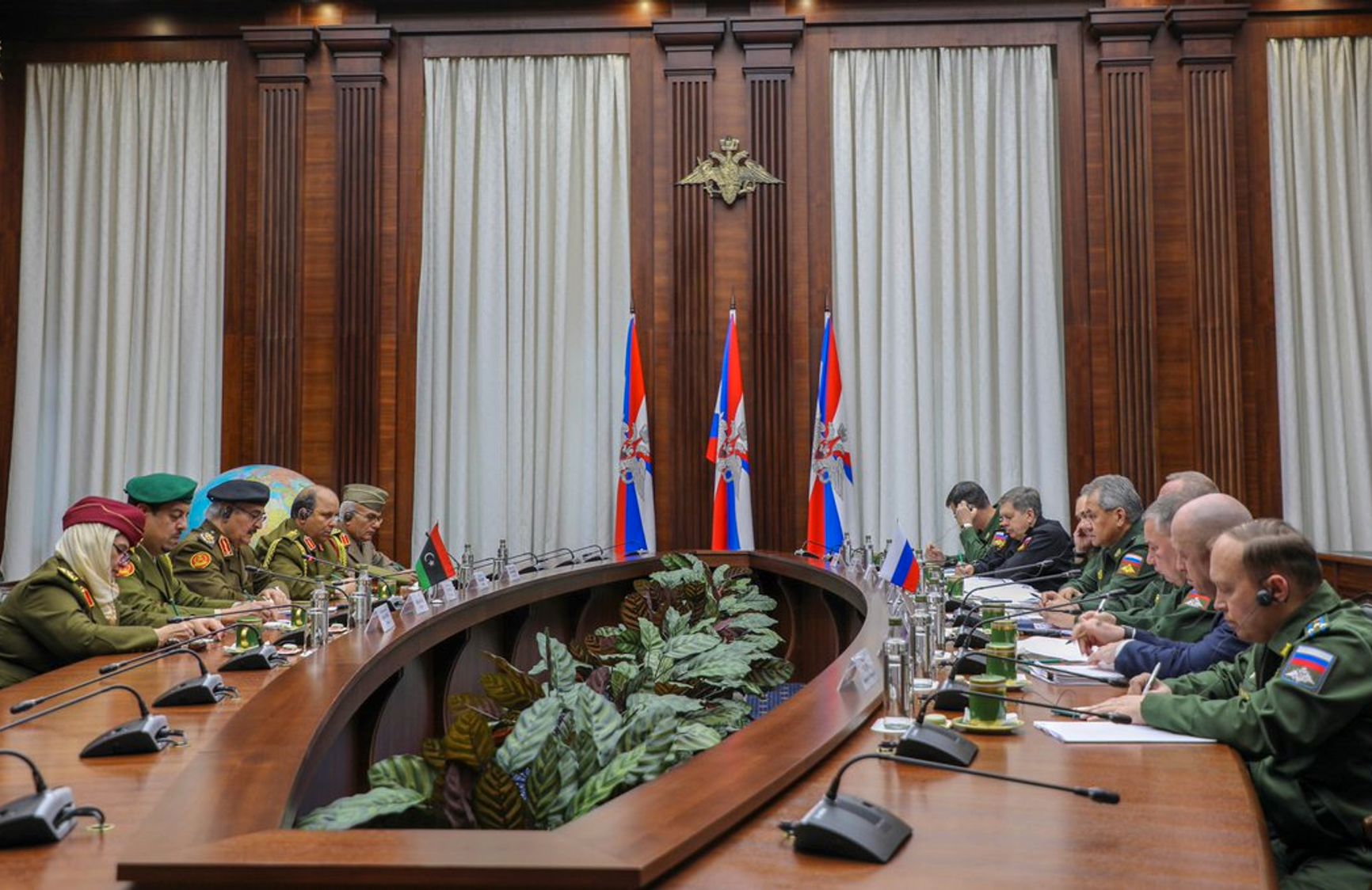 Халифа Хафтар с делегацией на переговорах в Москве 