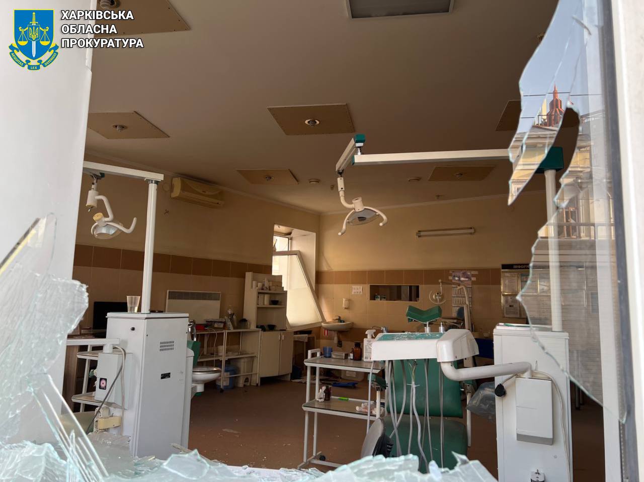 В результате удара по Харькову повреждения получила стоматологическая клиника