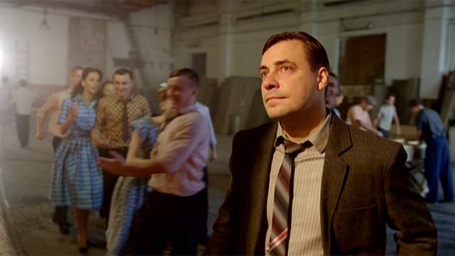 кадр из сериала «Оттепель»